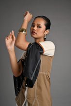 Load image into Gallery viewer, Contour Flare Sleeve Top